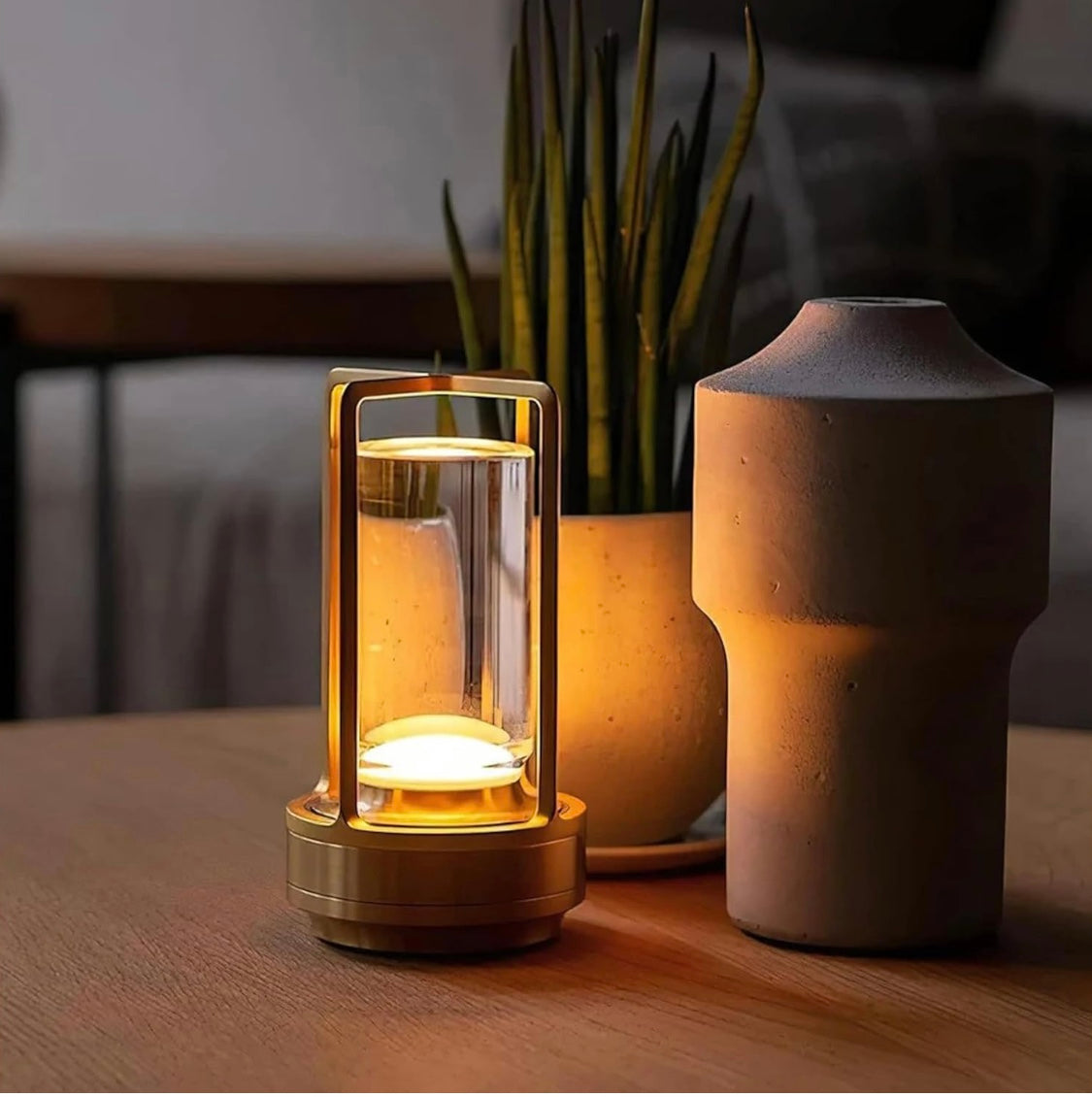 Homely Table Lamp •Swedish design •Touch technology •Rechargeable & wireless •Dimmer in 3 levels